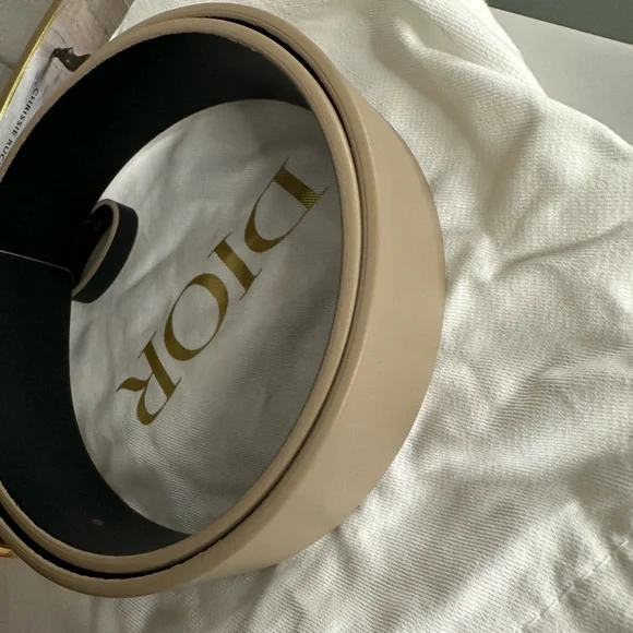 30 MONTAIGNE REVERSIBLE BELTBlack and Powder Beige Smooth Calfskin, 35 MM